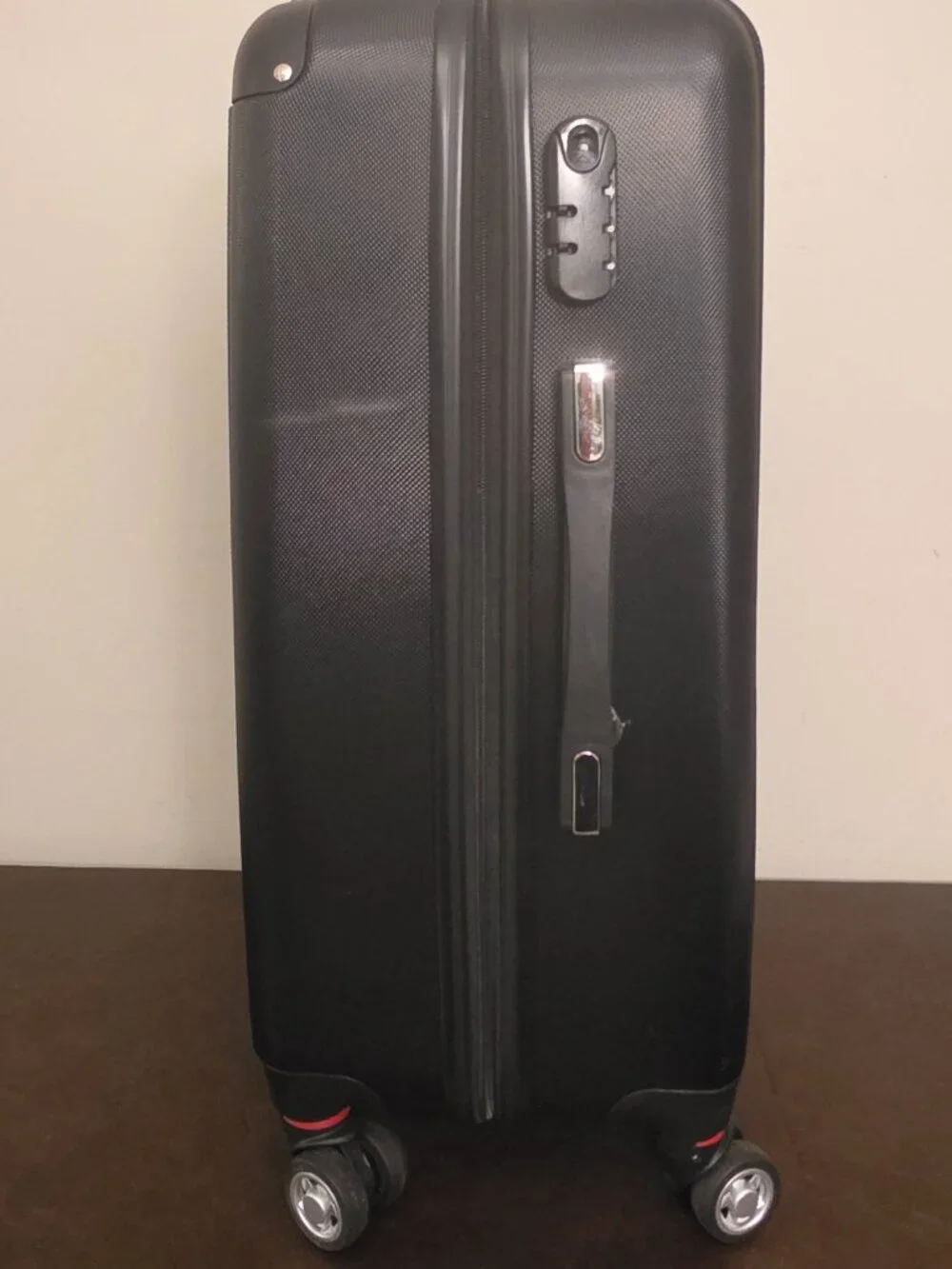 Bara Black Luggage Spinner carry-on suitcase TSA approved lock- 22